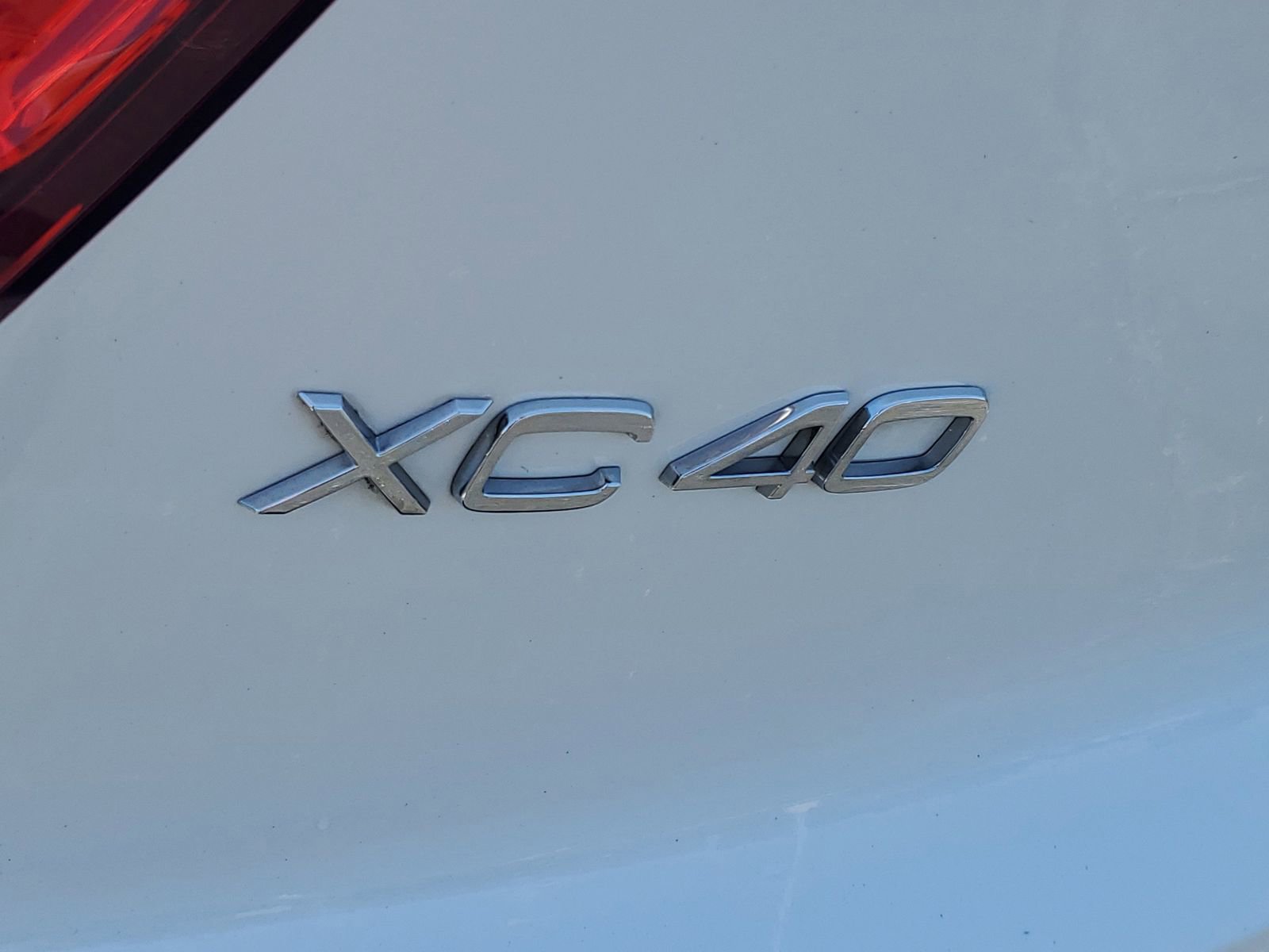 Used 2022 Volvo XC40 T5 Momentum image 28