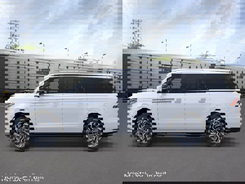 New 2026 Lincoln Navigator L Reserve image 3