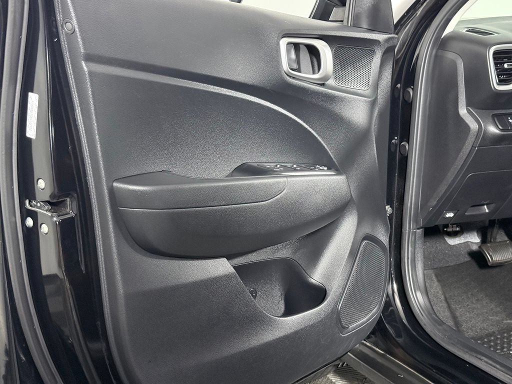 Used 2022 Hyundai Venue SE FWD image 27