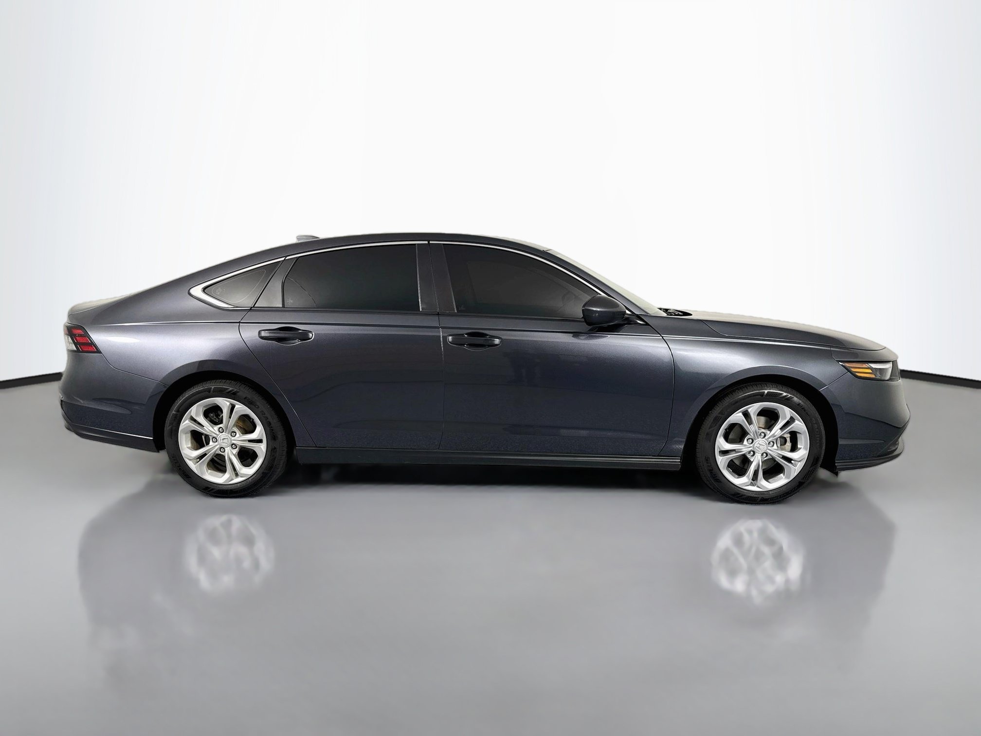 Certified 2023 Honda Accord LX image 4