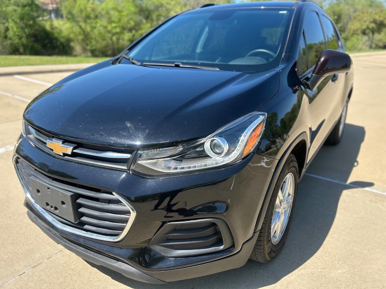 Used 2021 Chevrolet Trax LT w/ Driver Confidence Package image 2