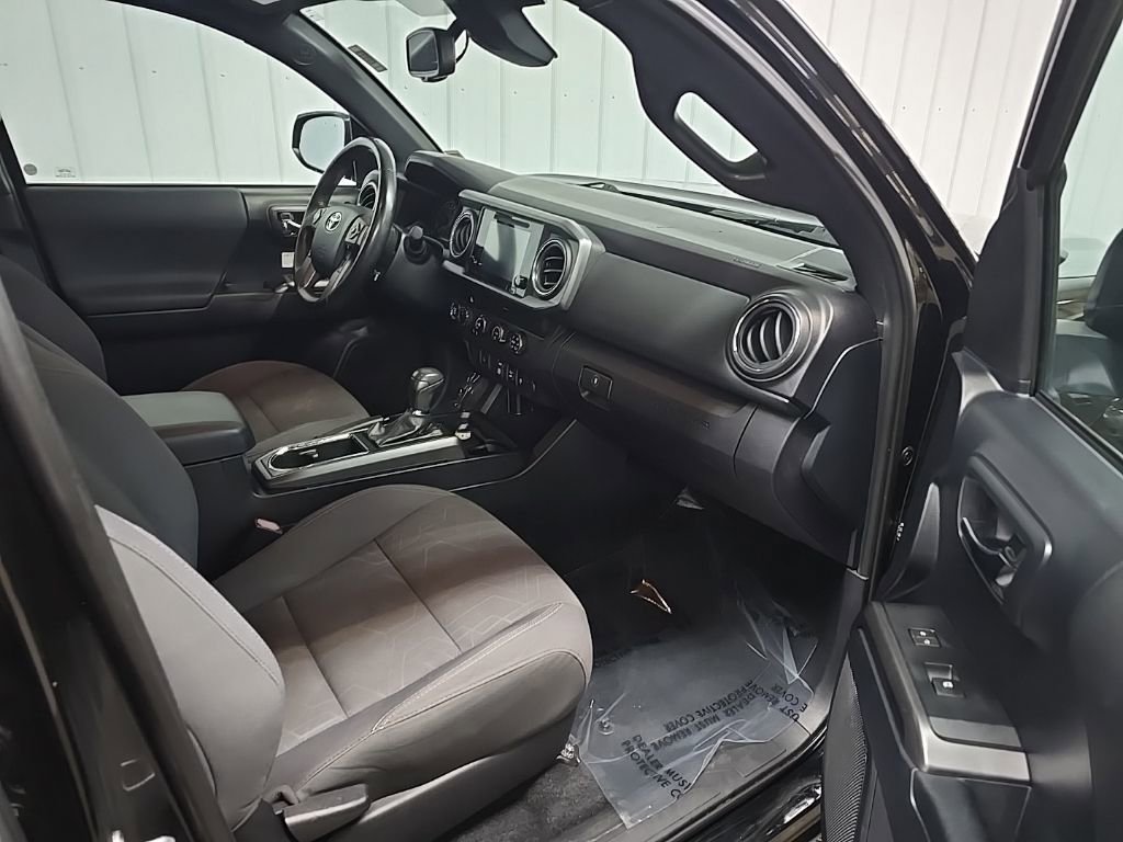 Used 2019 Toyota Tacoma TRD Off-Road AWD/4WD image 15