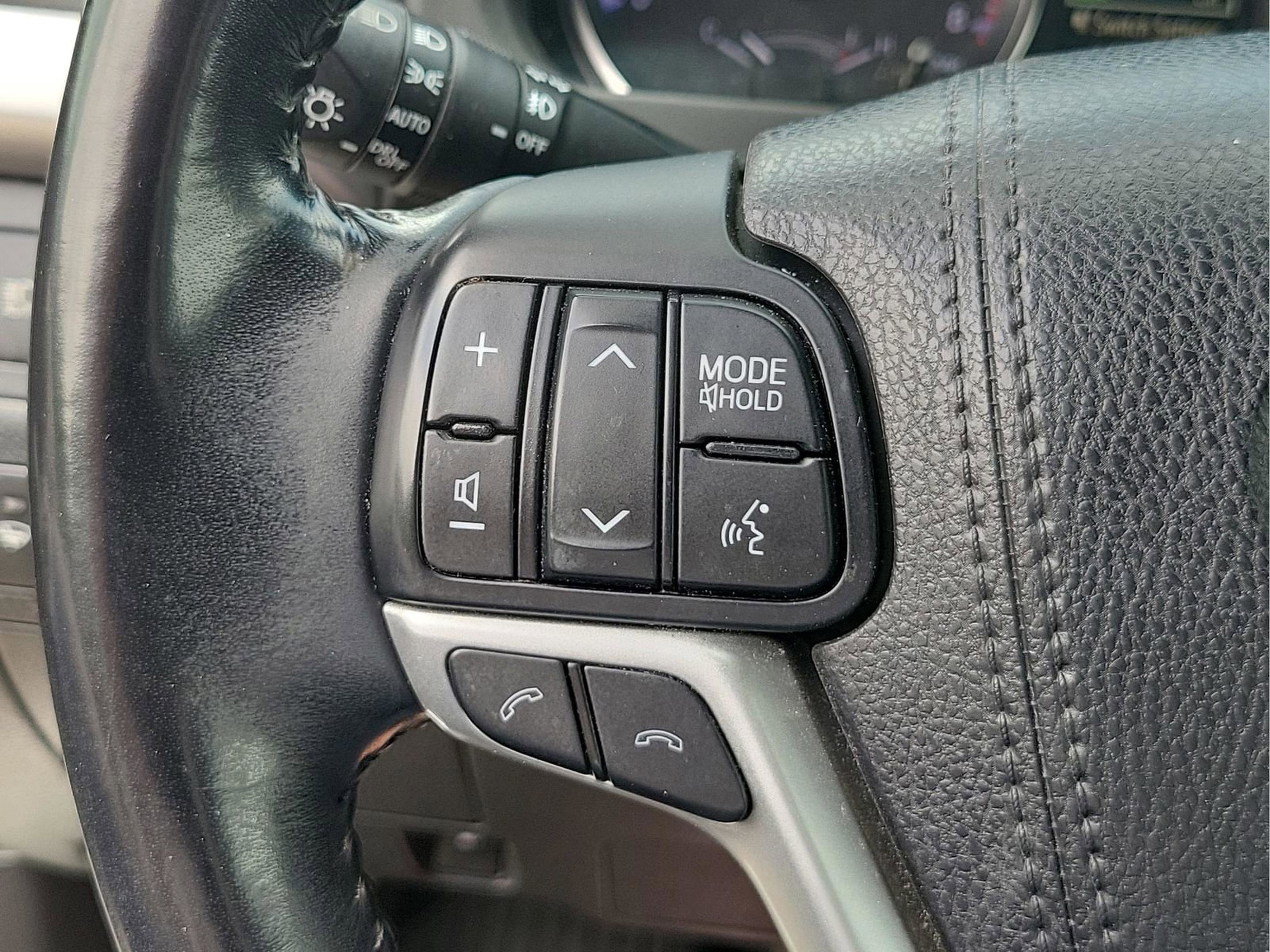 Used 2018 Toyota Highlander Plus AWD/4WD image 13