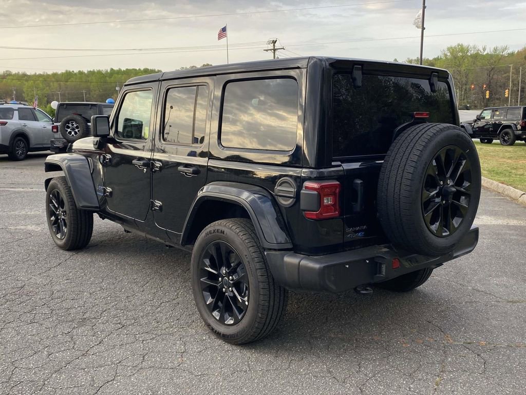 Used 2025 Jeep Wrangler Unlimited Sahara w/ Safety Group AWD/4WD image 3