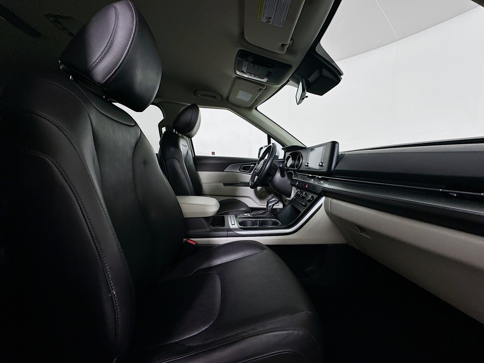 Used 2024 Kia Carnival LX image 29