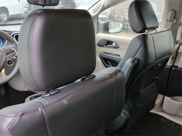 Certified 2024 Chrysler Pacifica Touring-L image 25