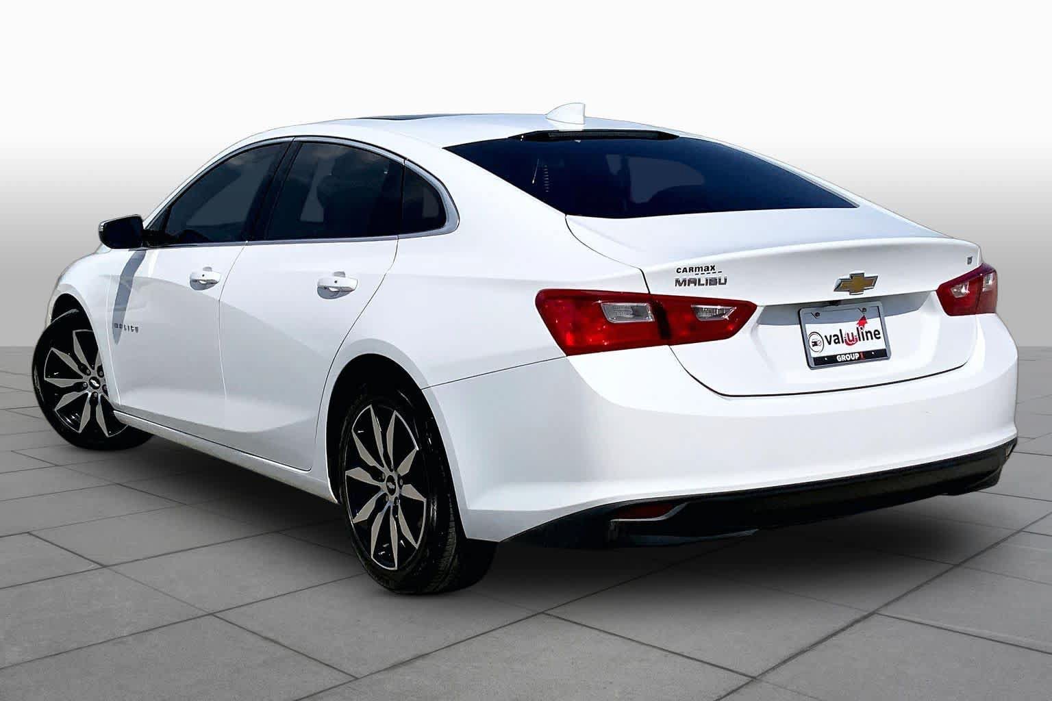 Used 2017 Chevrolet Malibu LT w/ Leather Package FWD image 12