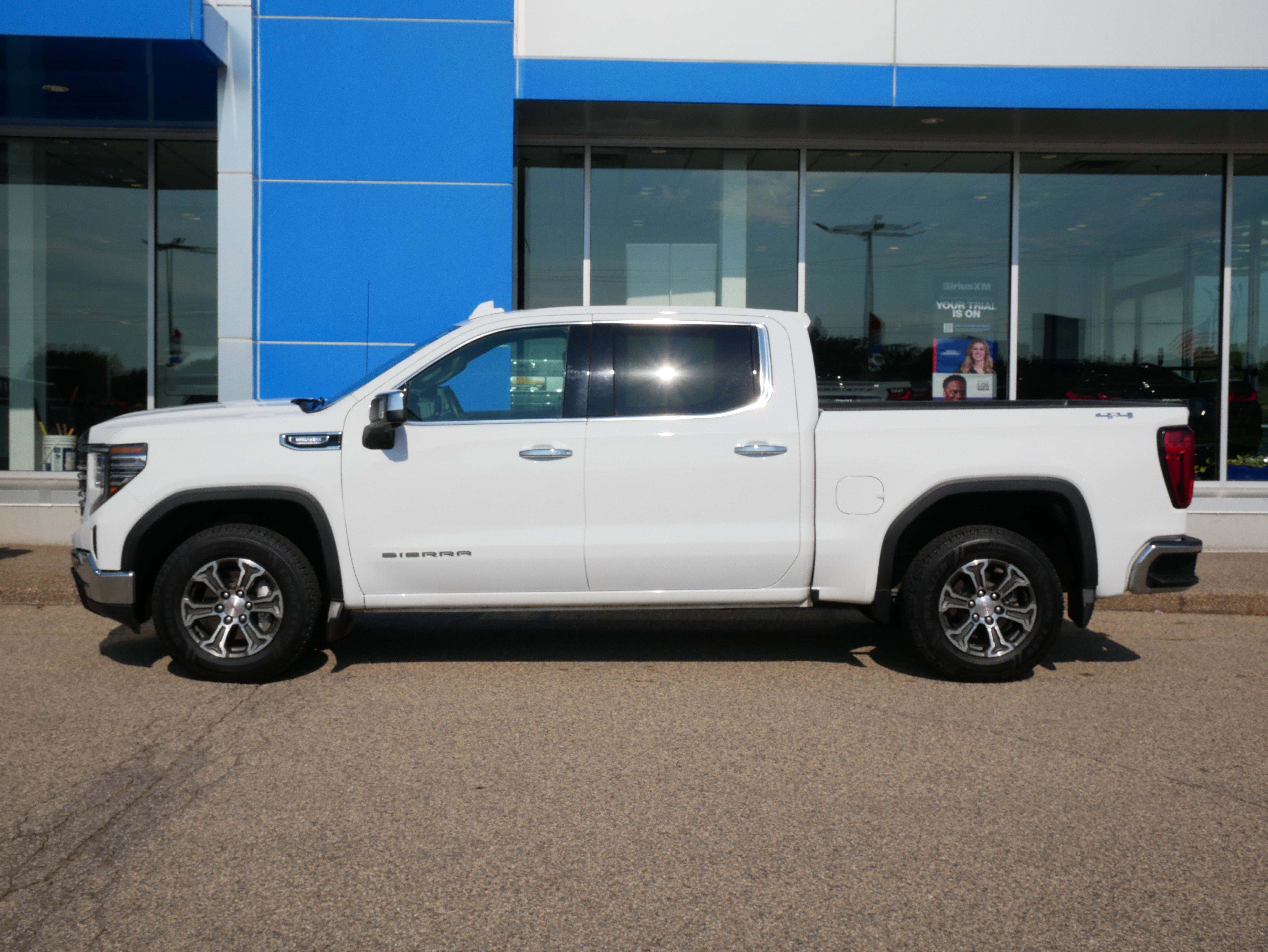 Used 2023 GMC Sierra 1500 SLT image 5