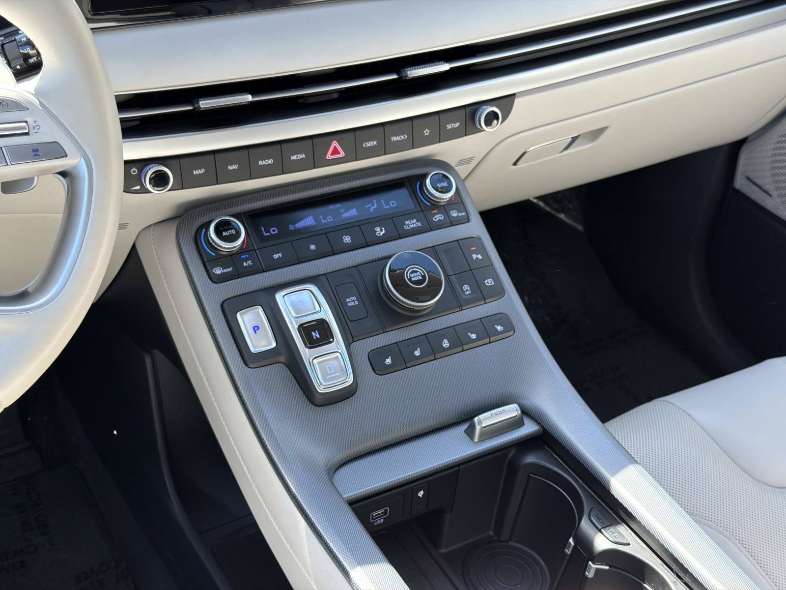 Used 2024 Hyundai Palisade Limited FWD image 11