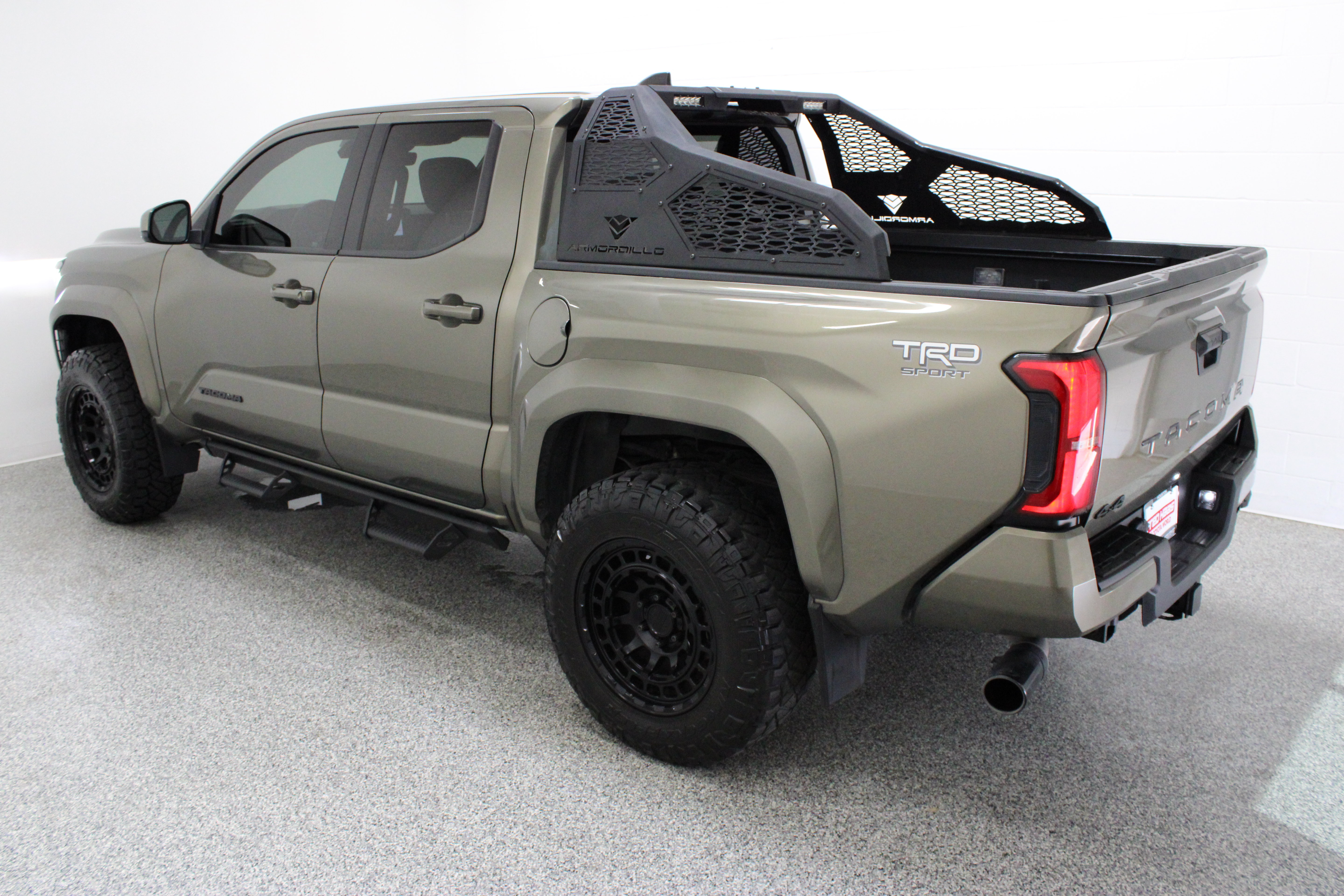 Used 2024 Toyota Tacoma TRD Sport AWD/4WD image 9