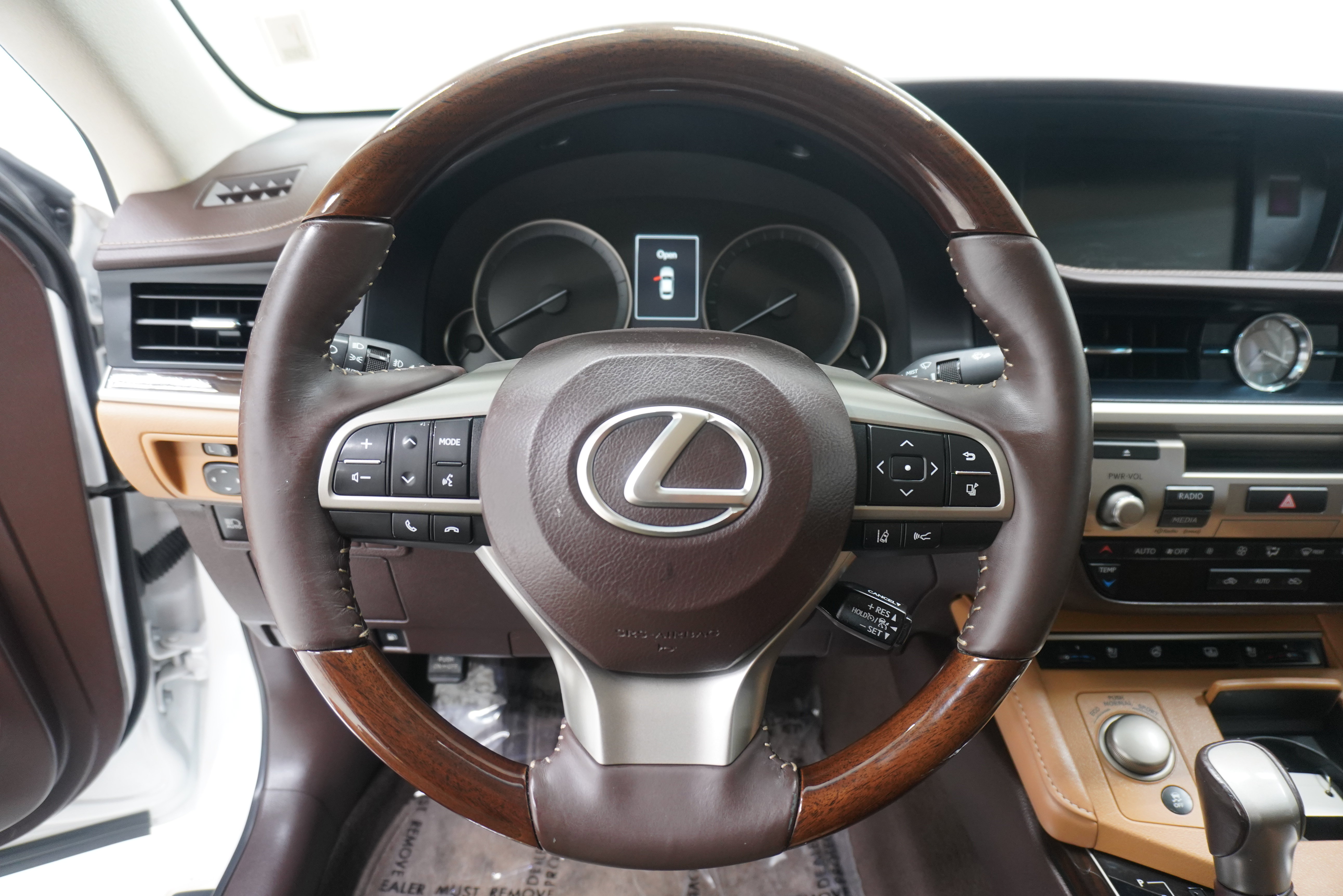 Used 2018 Lexus ES 350 w/ Luxury Package w/Wood Trim FWD image 17