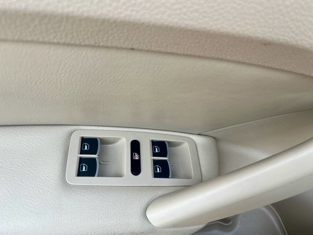 Used 2013 Volkswagen Passat TDI SE image 15