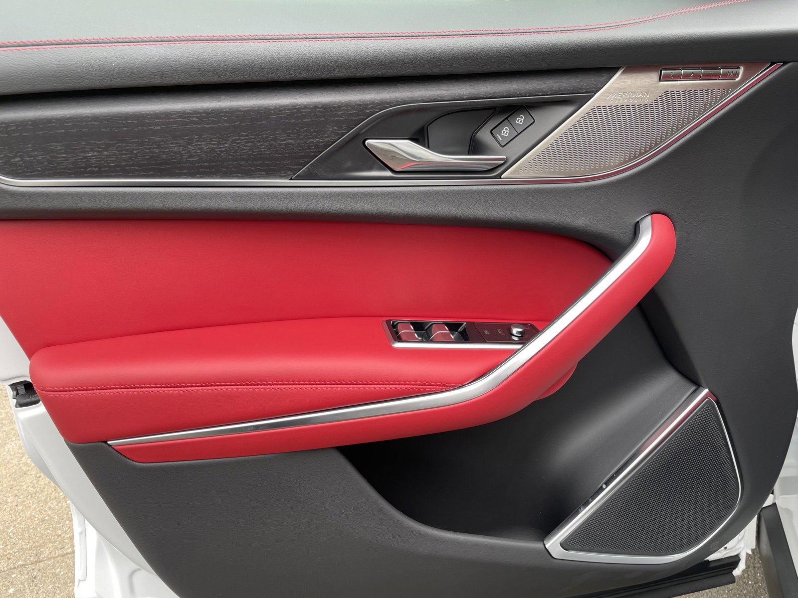 New 2025 Jaguar F-PACE R-Dynamic S image 11