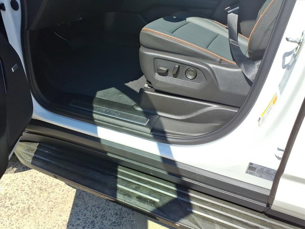 New 2026 GMC Yukon XL AT4 AWD/4WD image 12
