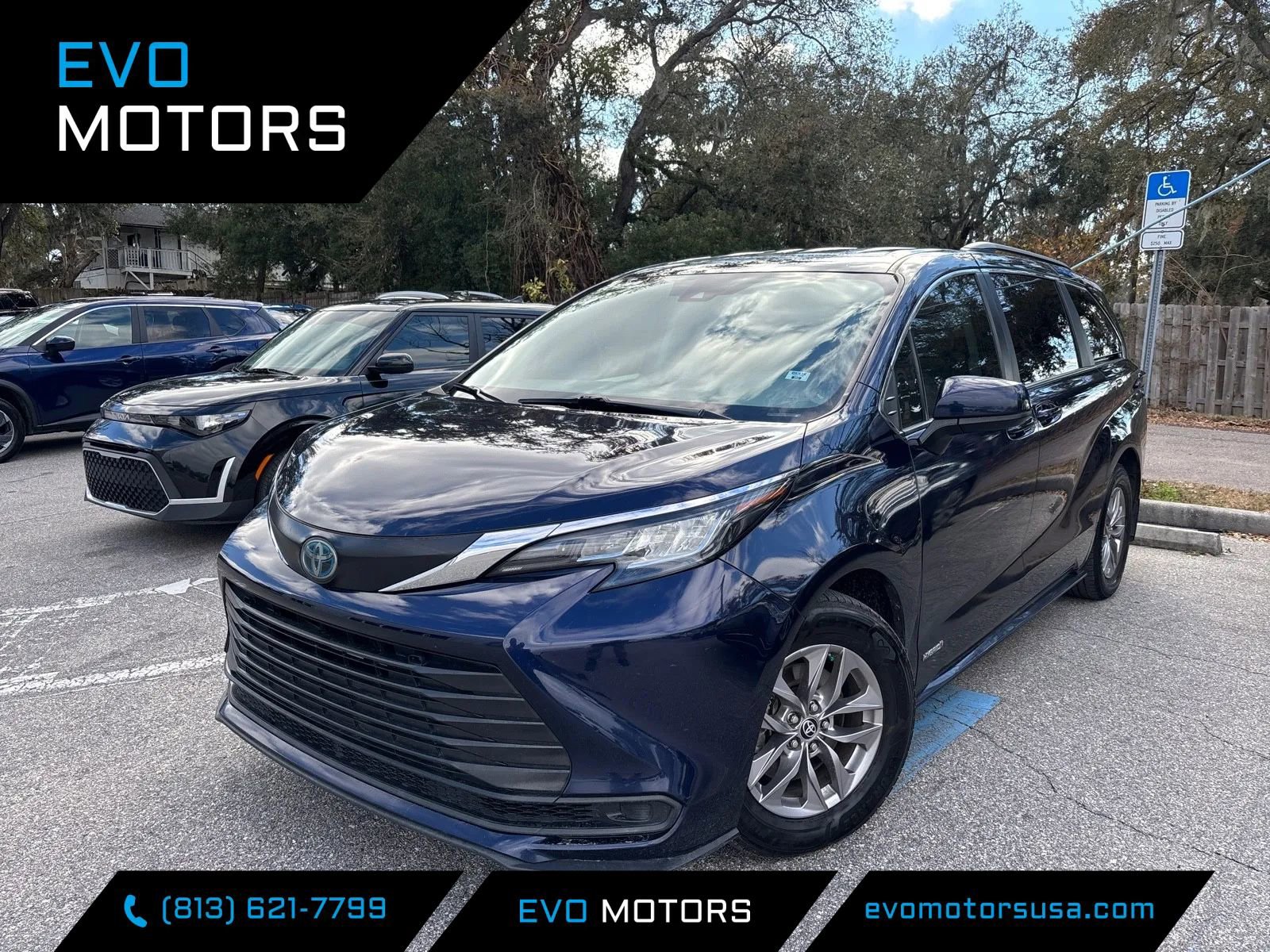 Used 2021 Toyota Sienna LE FWD image 1