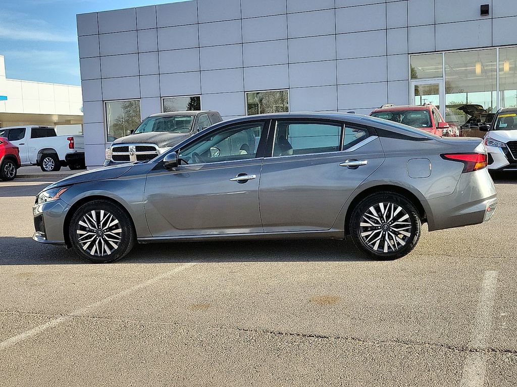 Used 2023 Nissan Altima 2.5 SV AWD/4WD image 6
