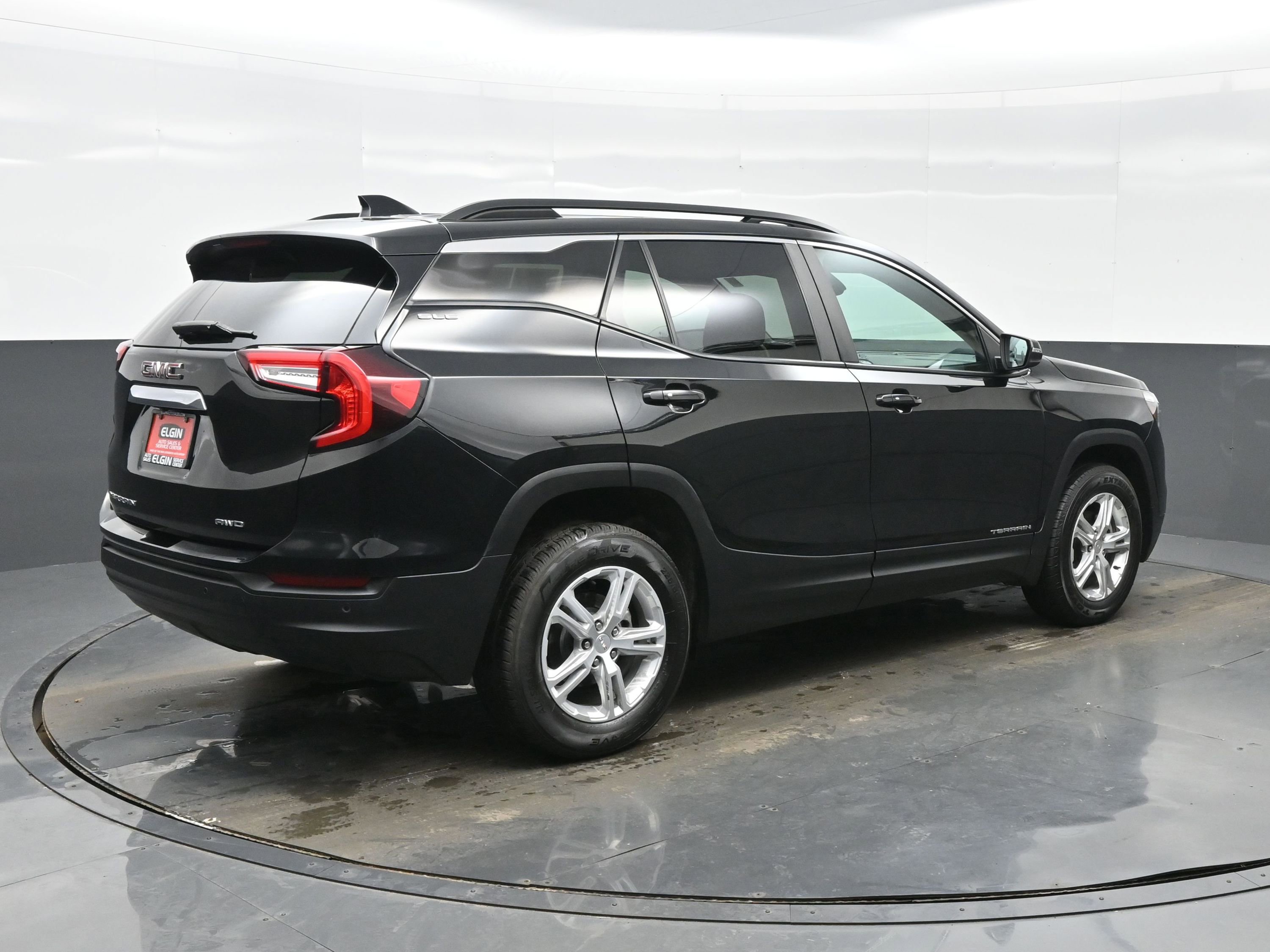 Used 2022 GMC Terrain SLE w/ Driver Convenience Package image 6