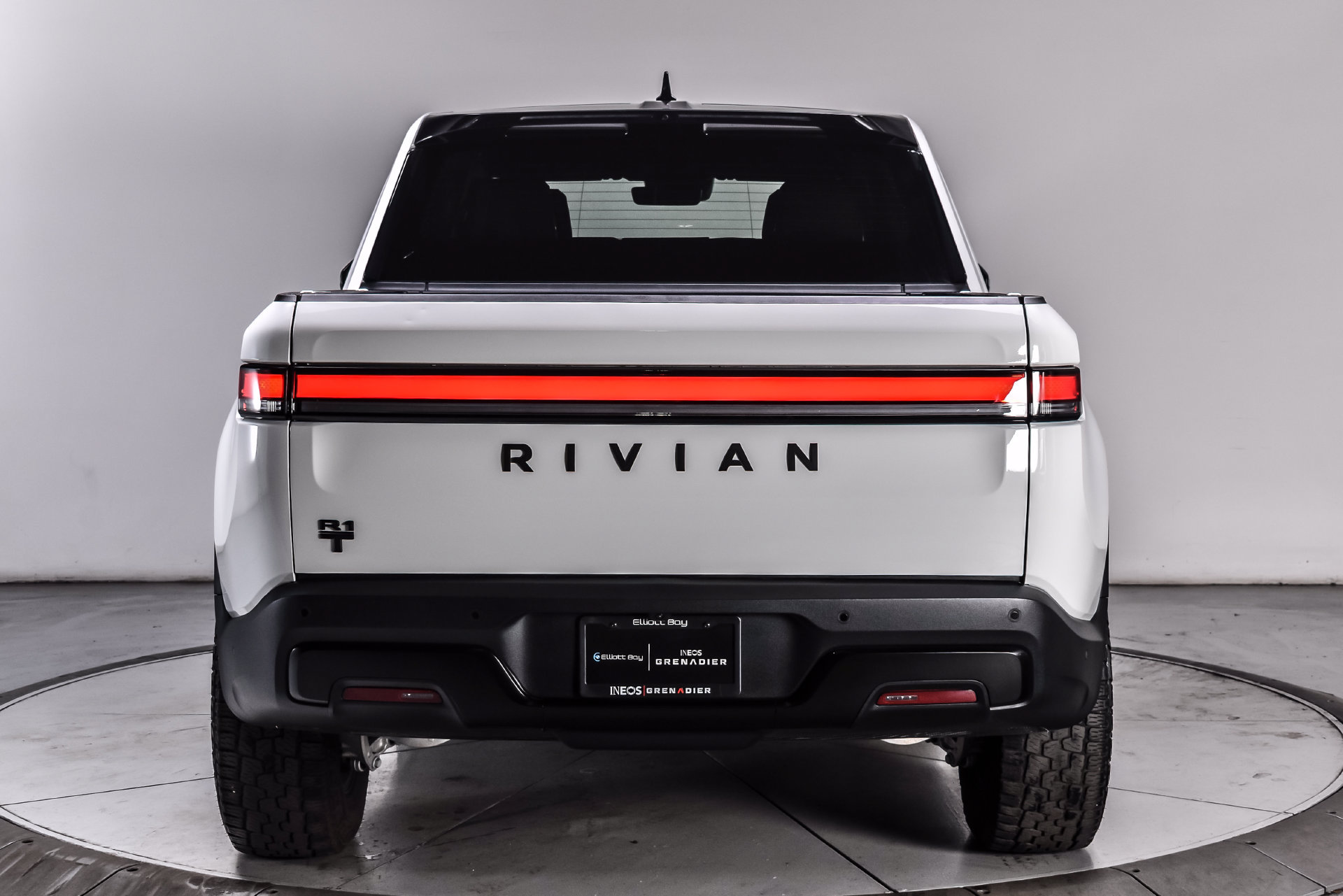 Used 2023 Rivian R1T Adventure Dual AWD/4WD image 5