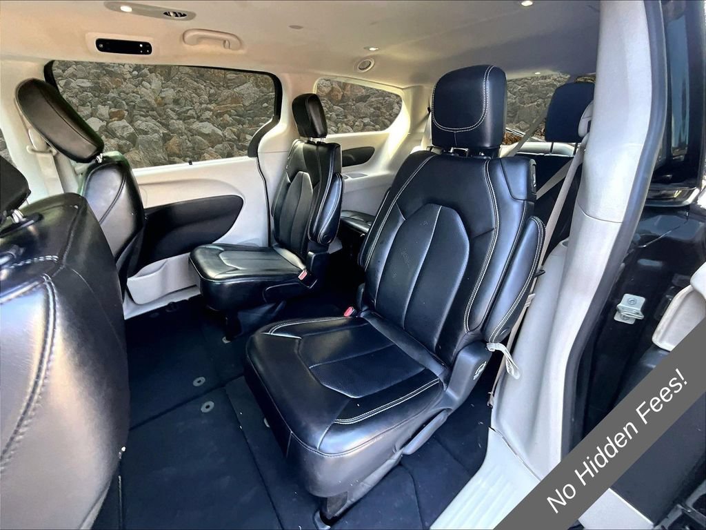 Used 2023 Chrysler Pacifica Touring-L FWD image 23