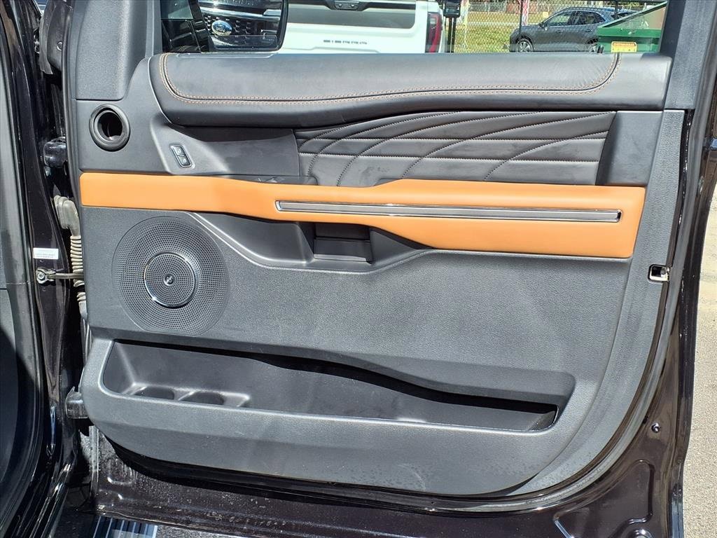 Used 2023 Ford Expedition Max Platinum image 13