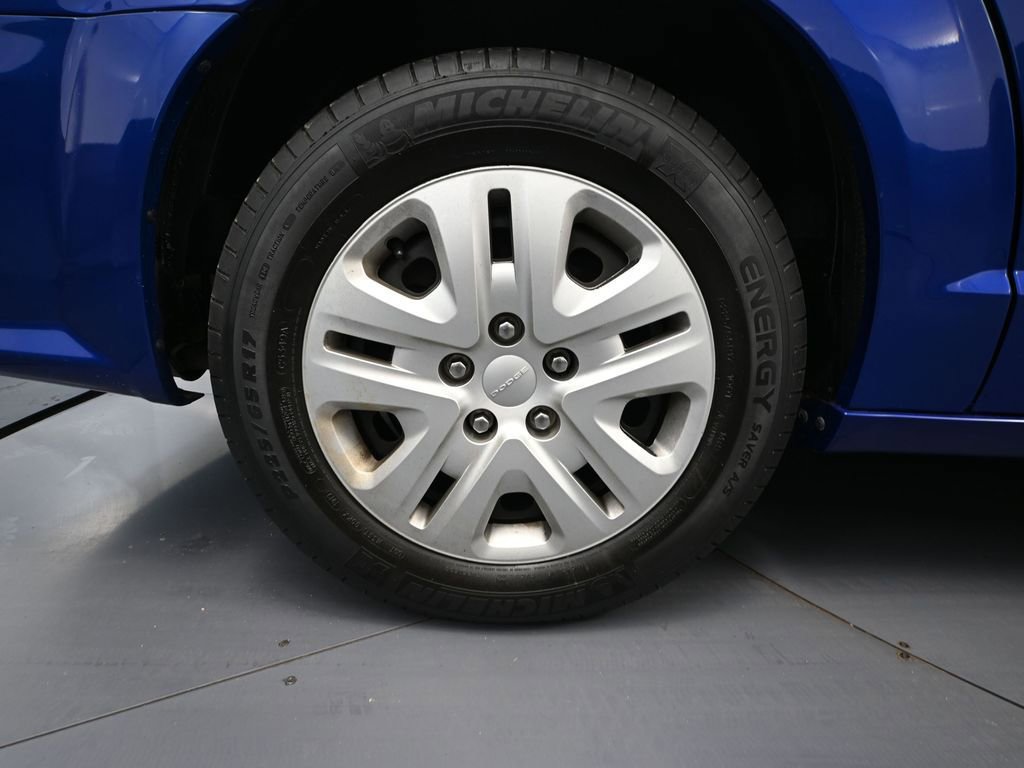 Used 2019 Dodge Grand Caravan SE w/ UConnect Hands-Free Group image 16