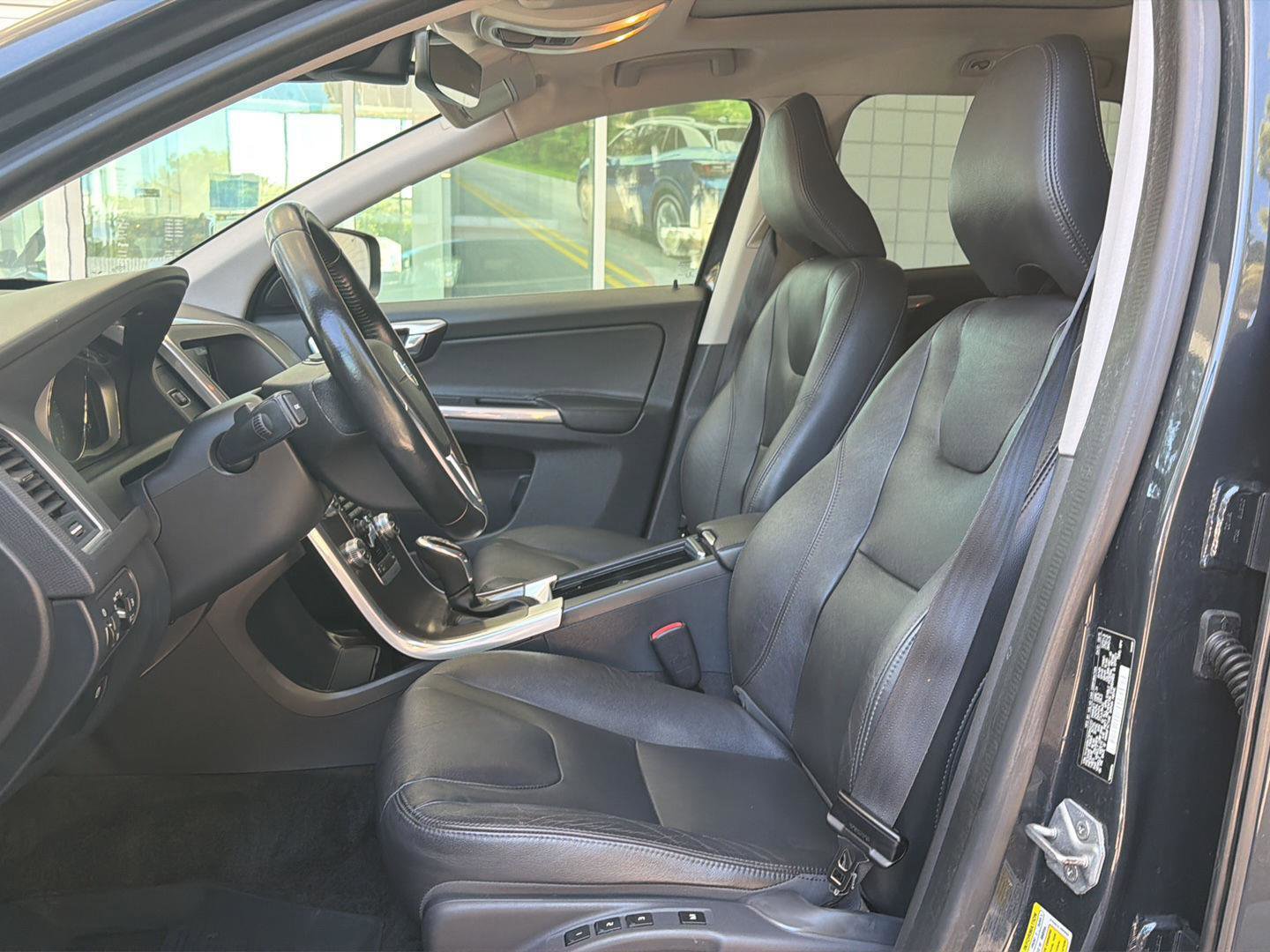 Used 2016 Volvo XC60 T5 Premier w/ Proximity Package AWD/4WD image 15