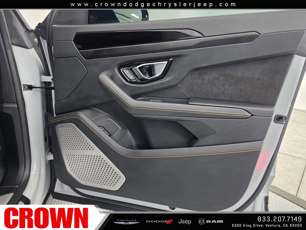 Used 2022 Lamborghini Urus AWD/4WD image 13