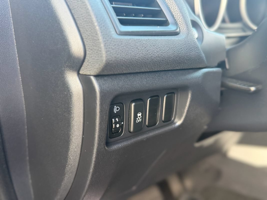 Used 2011 Mitsubishi Outlander Sport SE AWD/4WD image 16