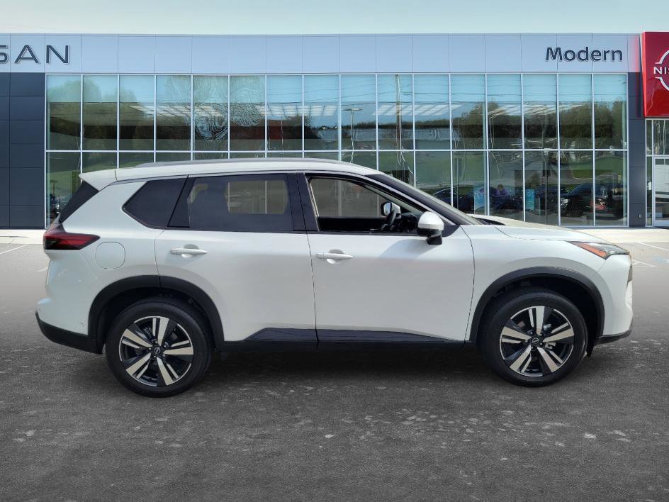 Certified 2025 Nissan Rogue SL image 4