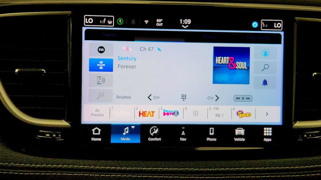 Used 2024 Chrysler Pacifica Limited FWD image 18