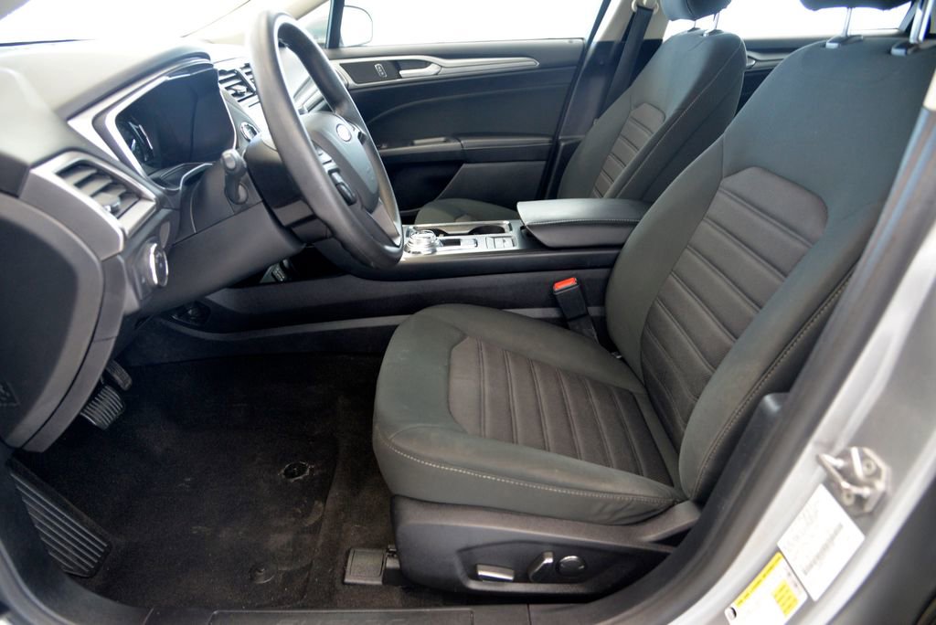 Used 2020 Ford Fusion SE image 15