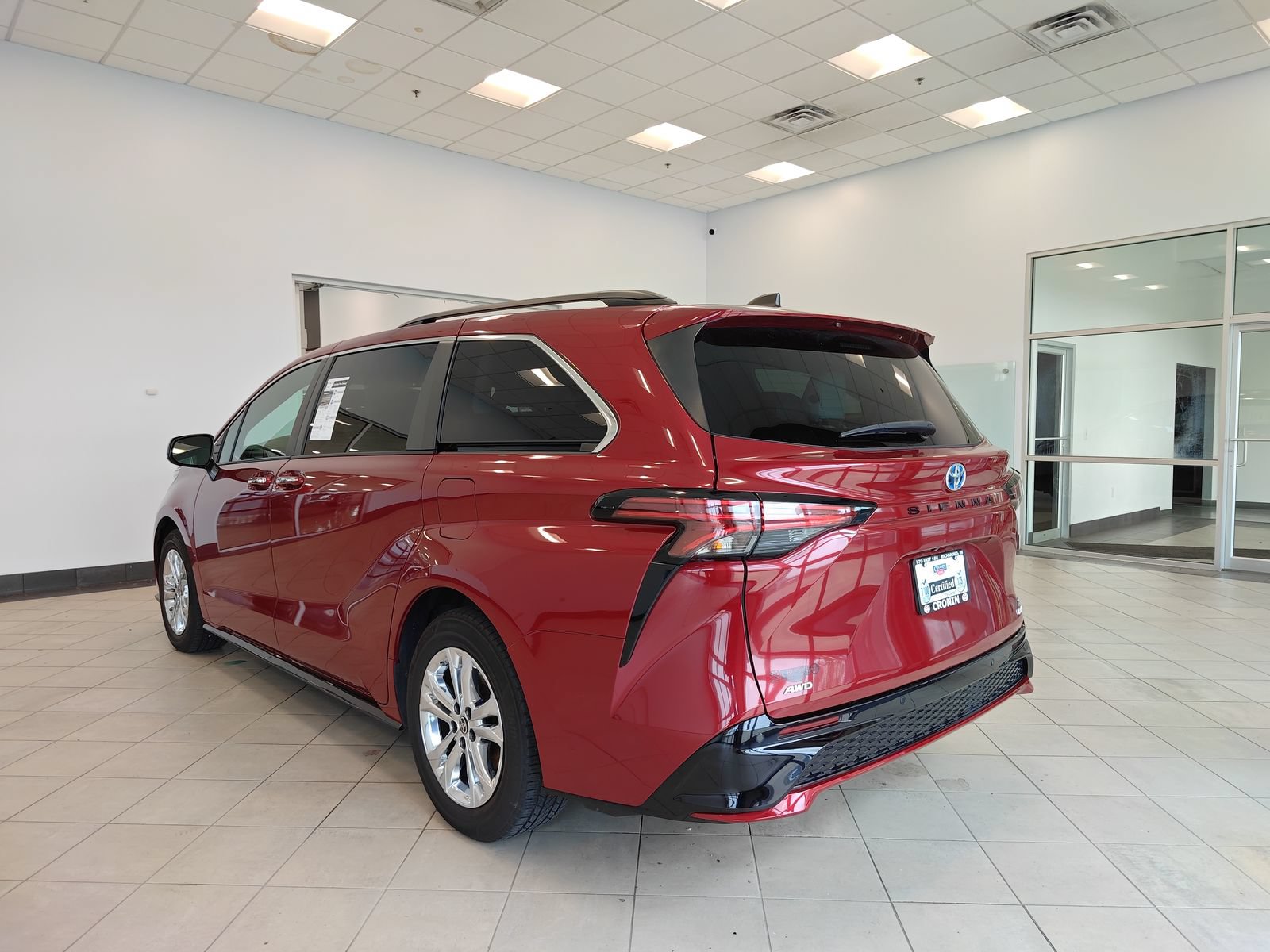 Used 2023 Toyota Sienna XSE AWD/4WD image 5