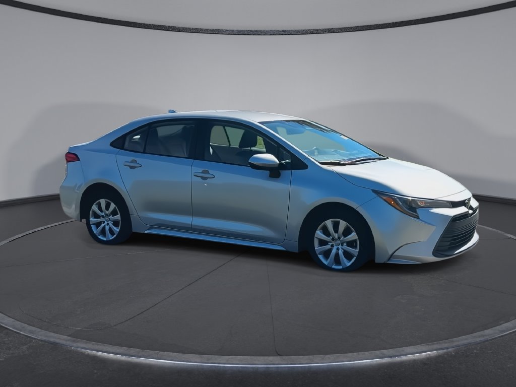 Used 2024 Toyota Corolla LE FWD image 2