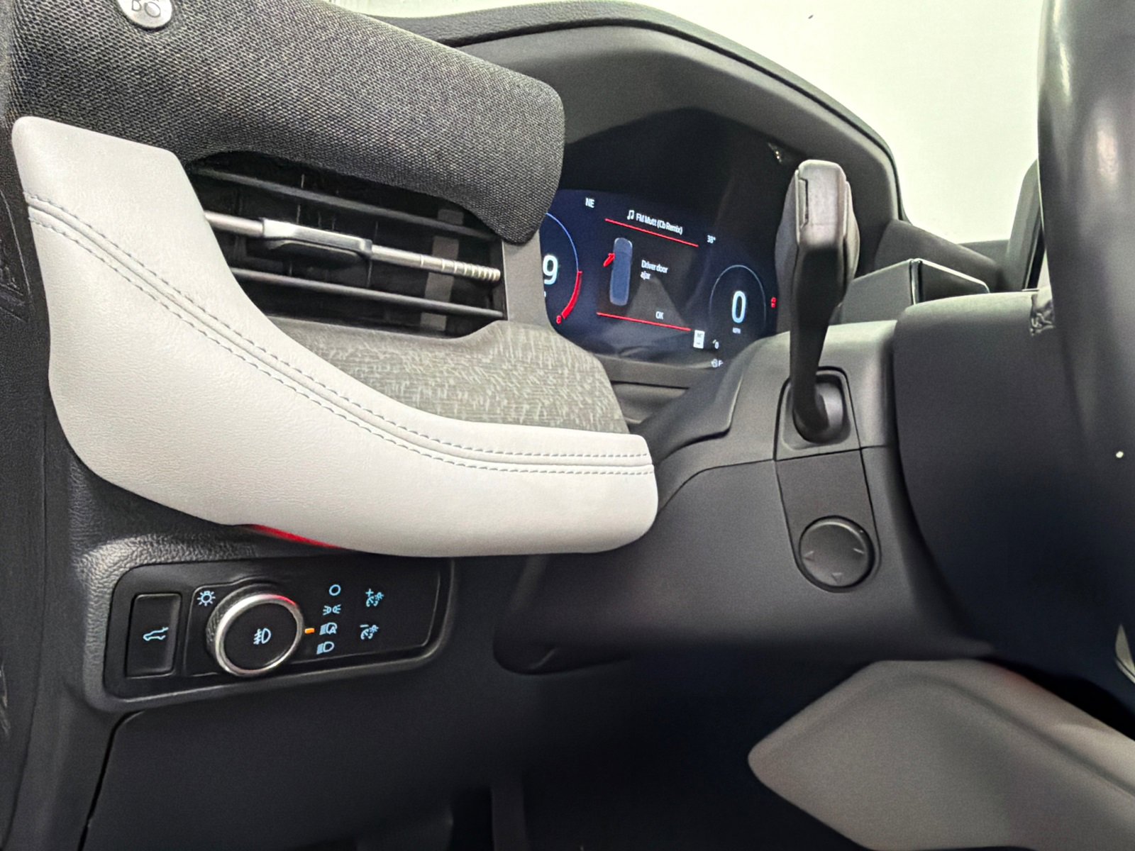 Used 2025 Ford Explorer Platinum w/ Ultimate Package image 34