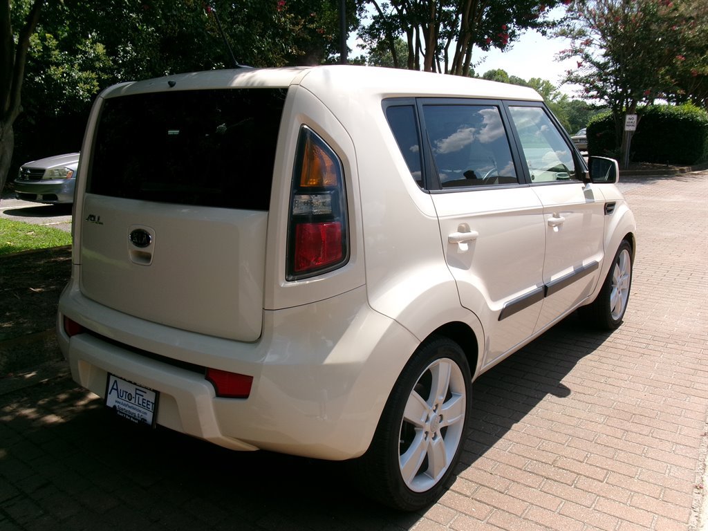 Used 2011 Kia Soul ! FWD image 7