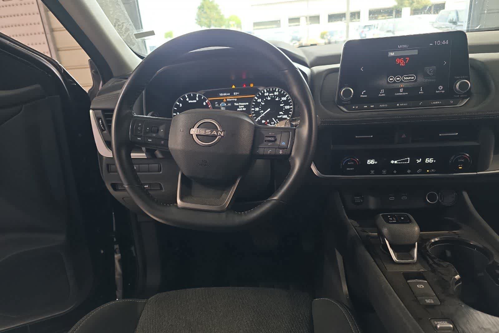 Used 2025 Nissan Rogue SV FWD image 16