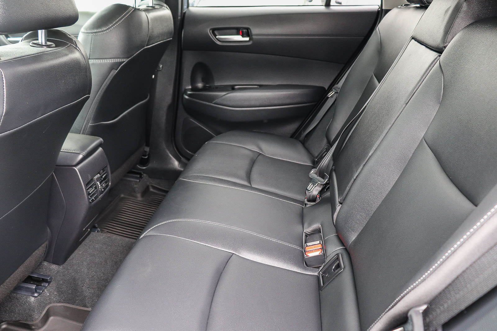 Used 2025 Toyota Corolla Cross XLE w/ Convenience Package AWD/4WD image 21