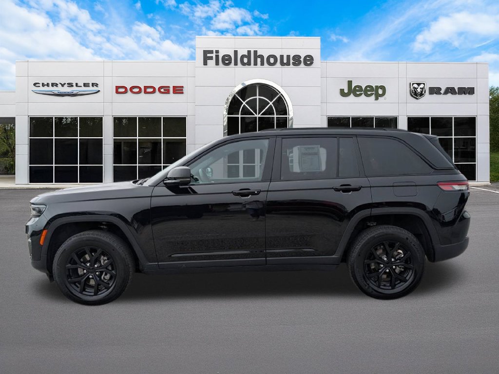 Used 2025 Jeep Grand Cherokee Altitude AWD/4WD image 8