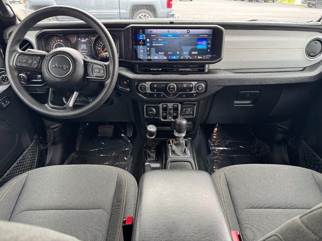 Used 2025 Jeep Gladiator Sport AWD/4WD image 14