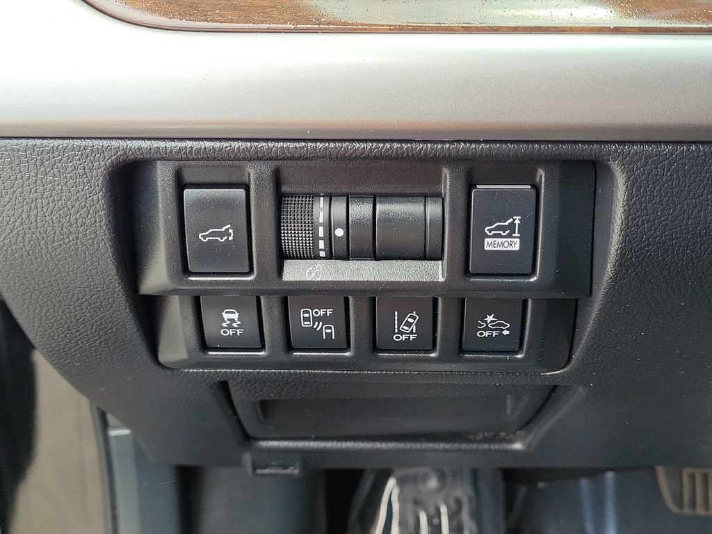 Used 2018 Subaru Outback 3.6R Limited AWD/4WD image 34