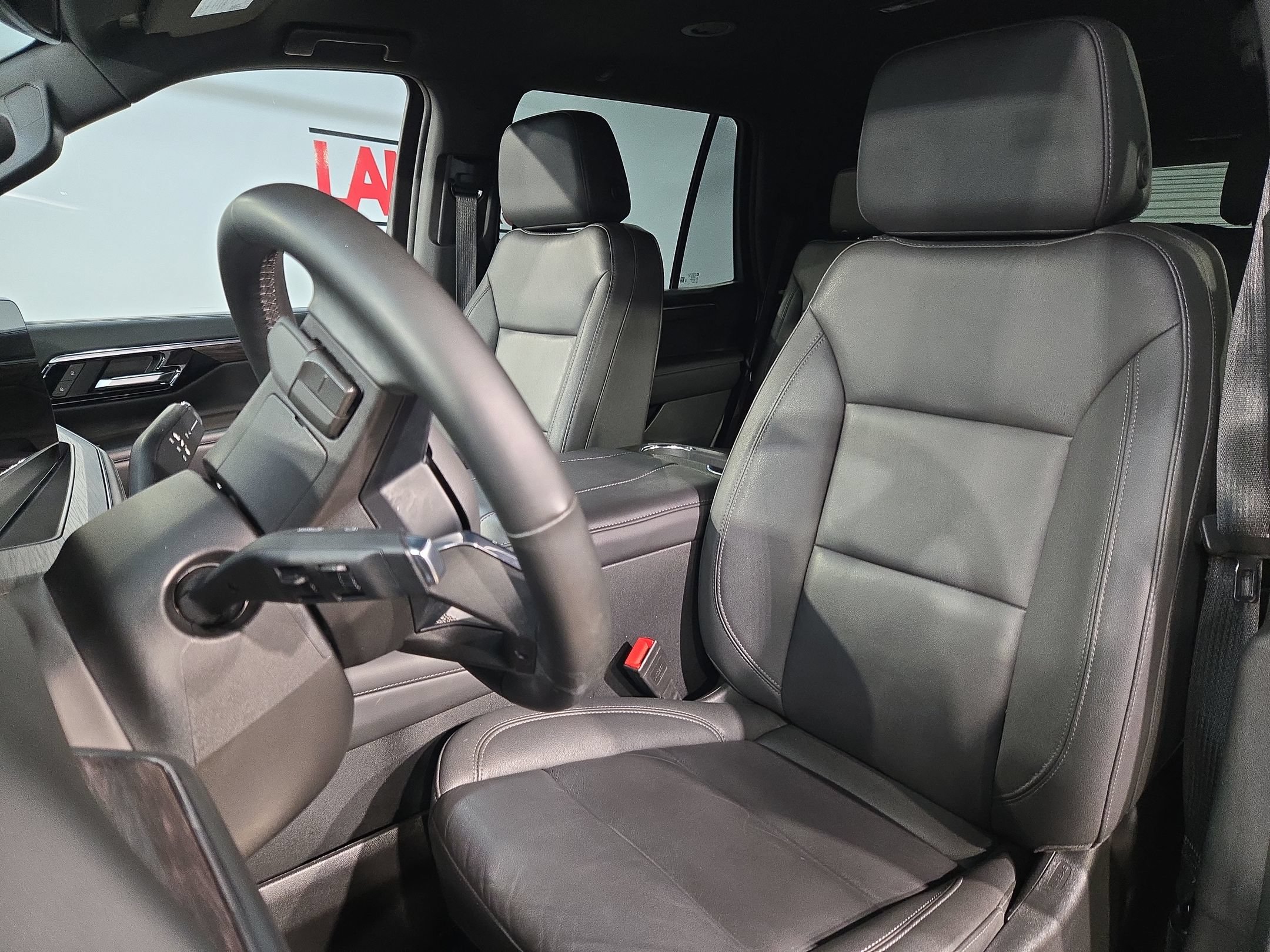 Used 2025 Chevrolet Tahoe Z71 AWD/4WD image 22