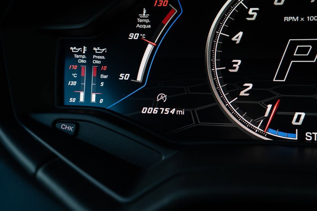 Used 2021 Lamborghini Huracan EVO image 18