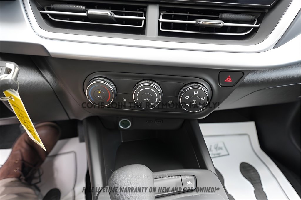 Used 2025 Chevrolet Trax LS w/ LS Convenience Package image 20