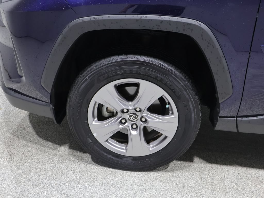 Used 2022 Toyota RAV4 XLE w/ Convenience Package AWD/4WD image 9