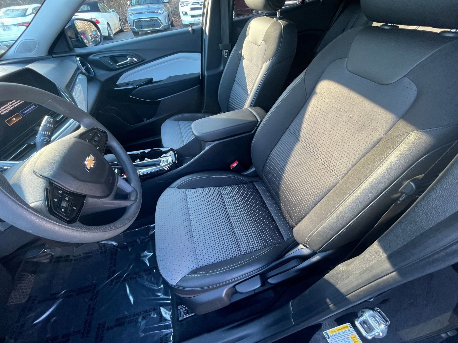 Used 2025 Chevrolet Trax LT image 30