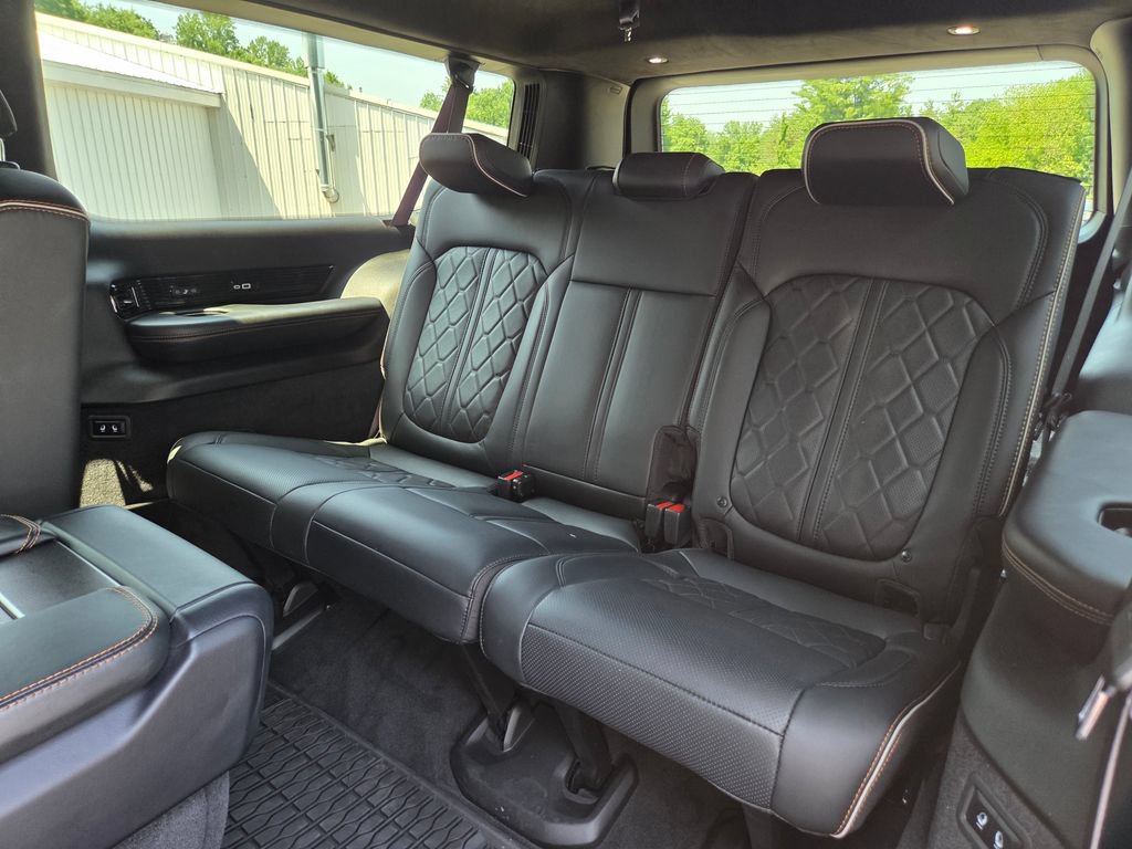 Used 2025 Jeep Grand Wagoneer L Series III w/ Rear Seat Video Group 1 AWD/4WD image 23