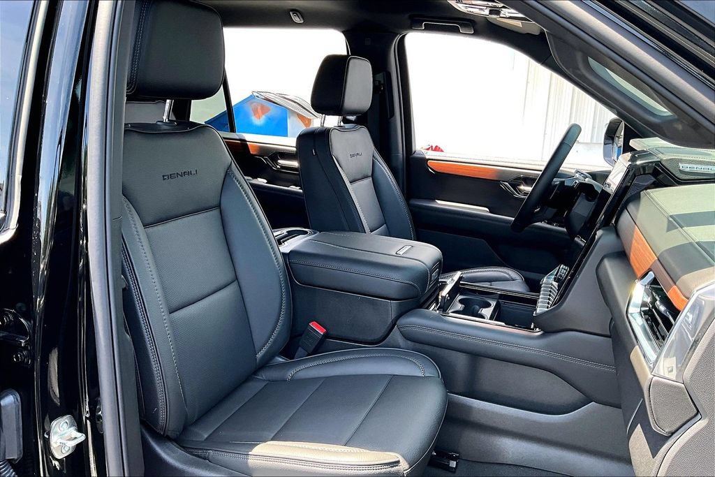 Used 2026 GMC Yukon Denali AWD/4WD image 28