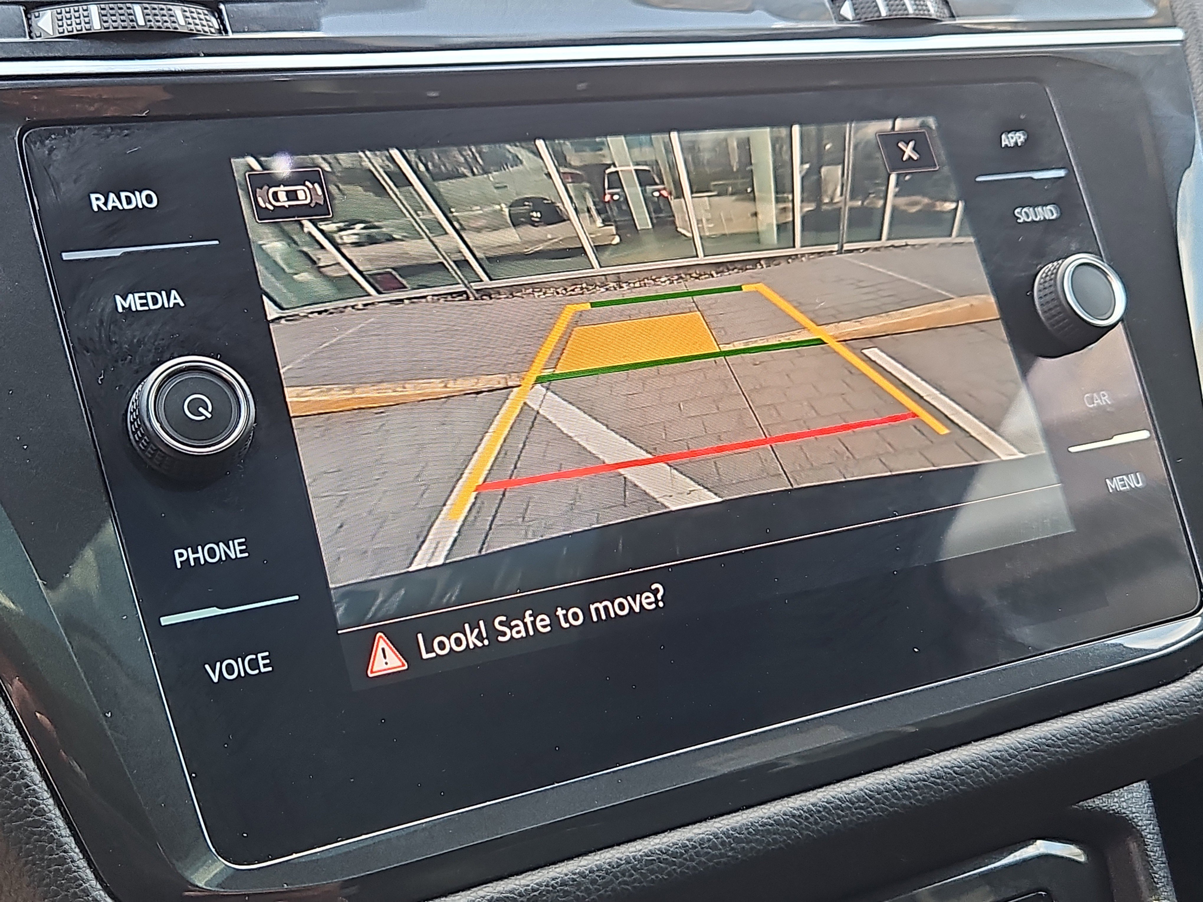 Used 2023 Volkswagen Tiguan SE R-Line image 10