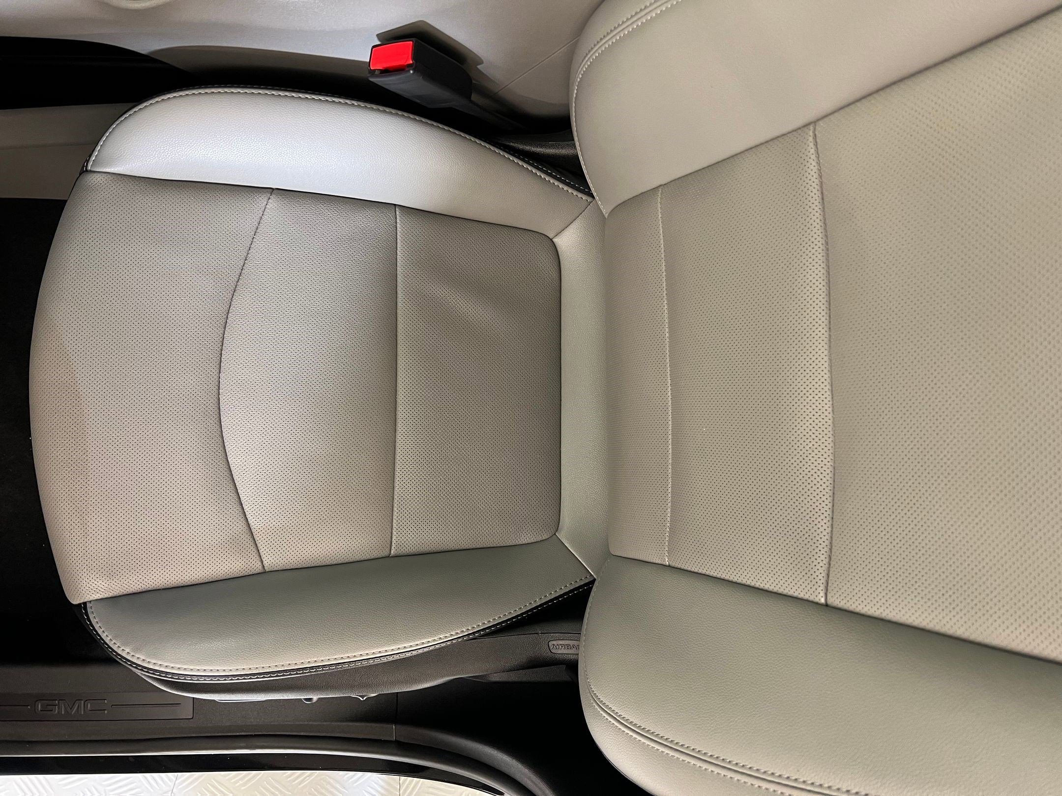 Used 2024 GMC Terrain SLT image 23