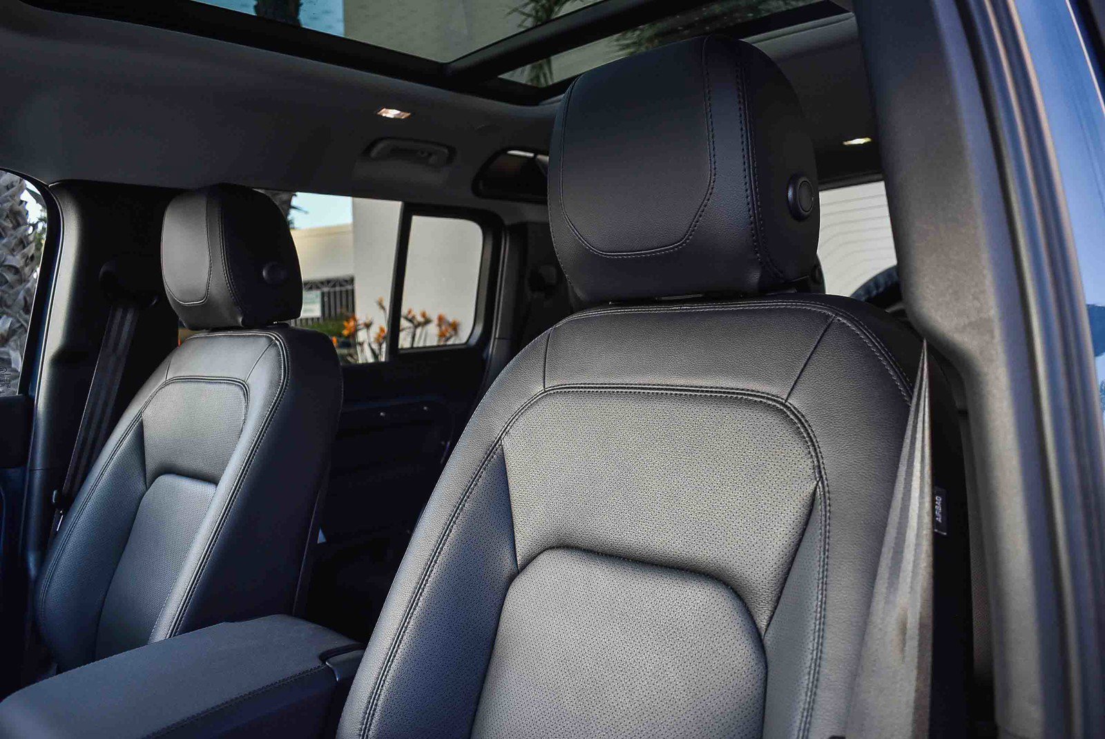 Used 2024 Land Rover Defender 110 S image 26